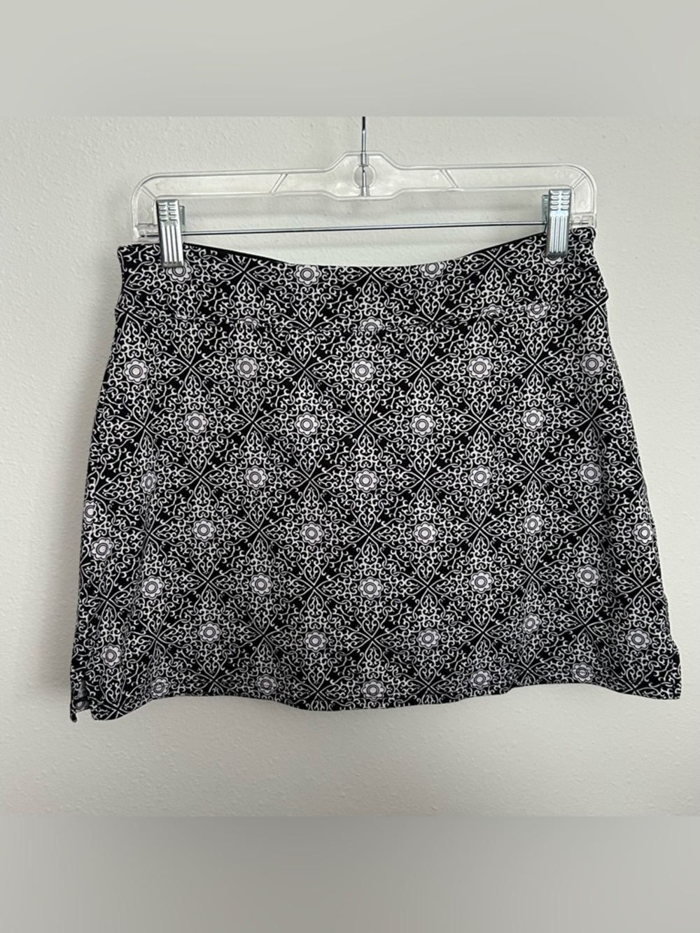 Tranquility by Colorado Clothing Black & White Printed Mini Skort